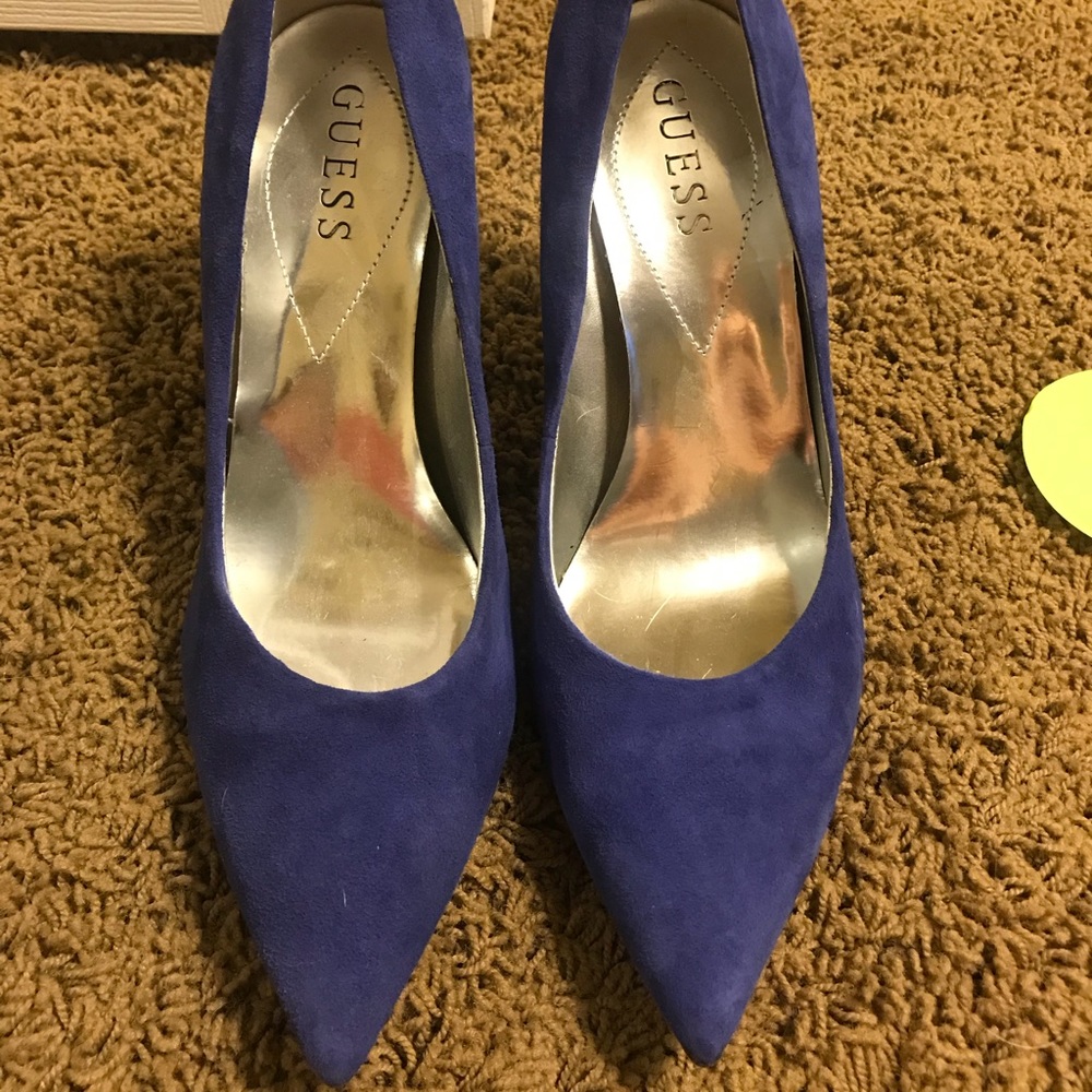 Guess suede pumps